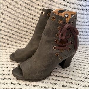 HIPPIE LAUNDRY Grey Brown Madda Faux-Suede Peep-Toe Lace Heeled Ankle Boot Sz 10